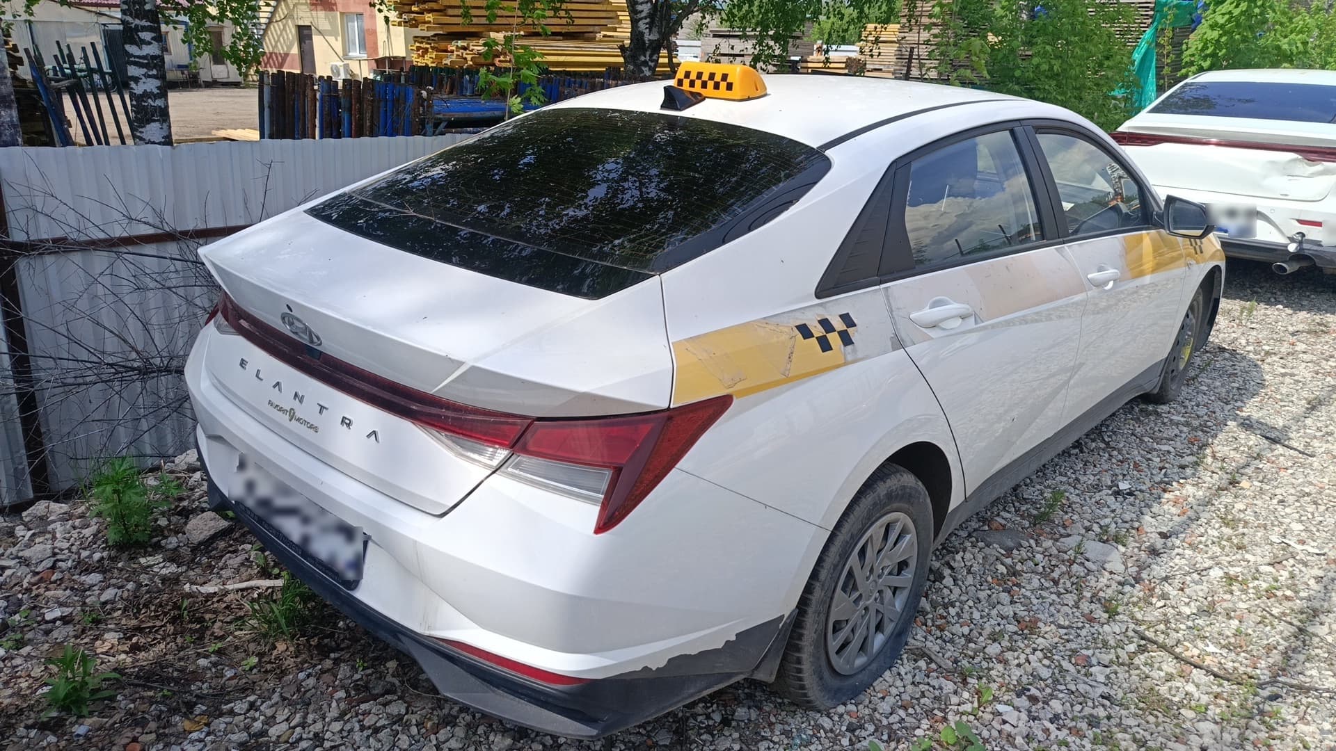 Hyundai Elantra - 3