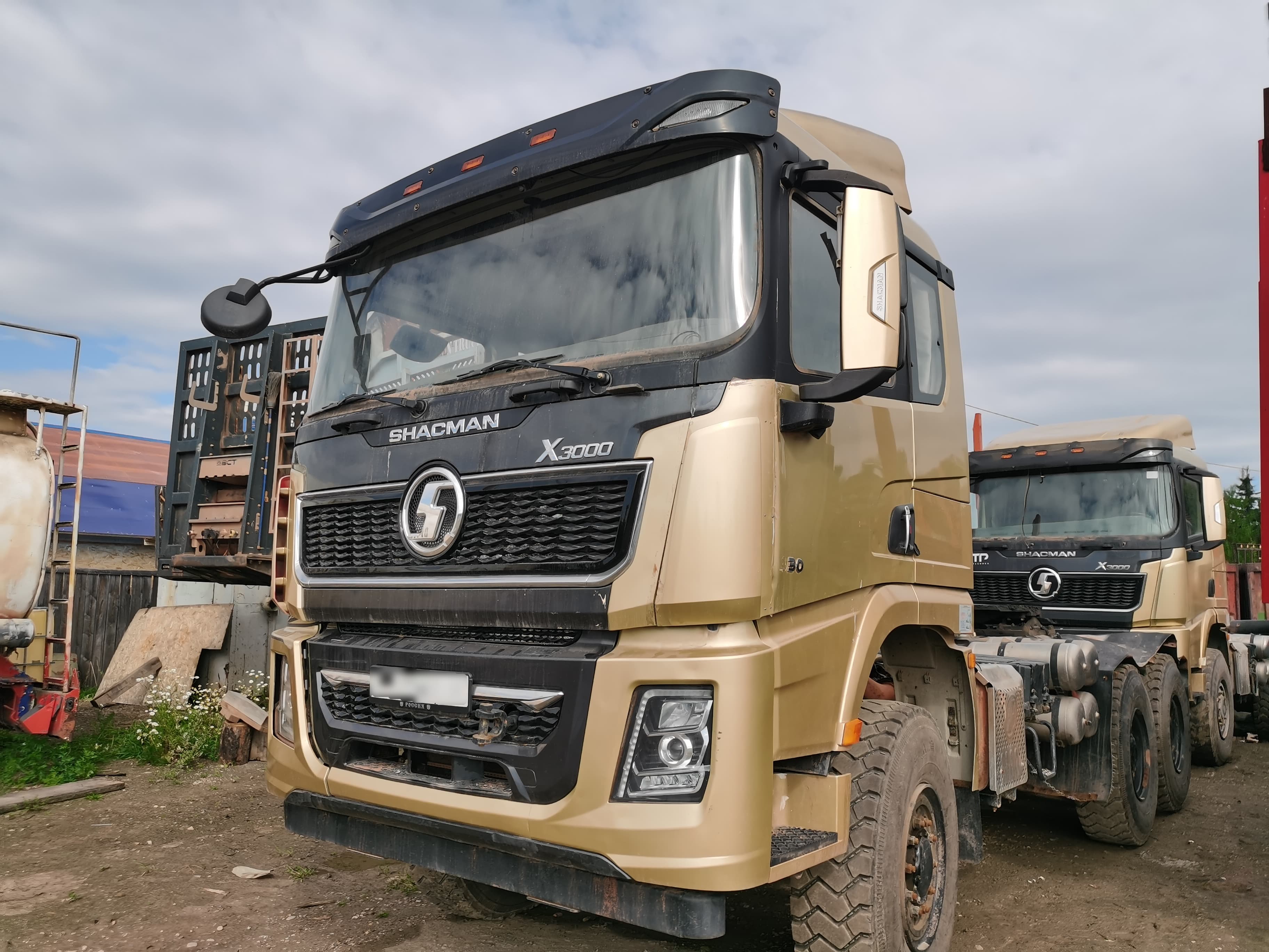 Shacman (Shaanxi) SX* 6x6 Седельный тягач - 1