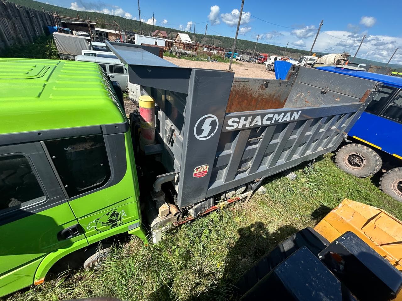 Shacman (Shaanxi) SX* 6x4 Самосвал - 1