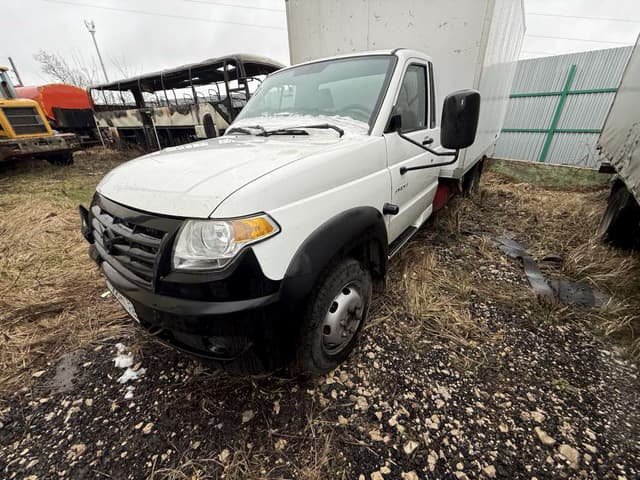 UAZ Profi - 1
