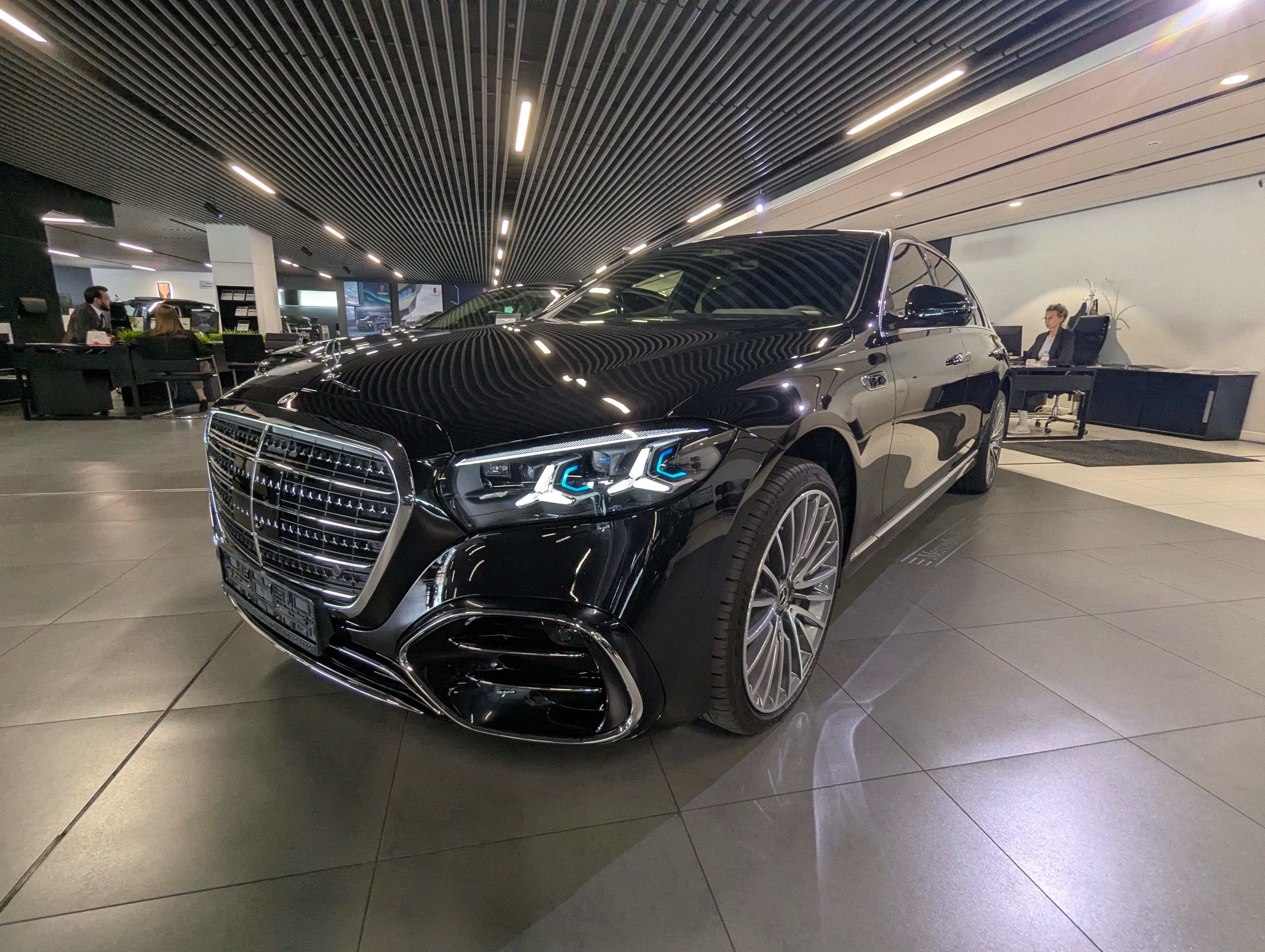 Mercedes-Benz S седан - 1