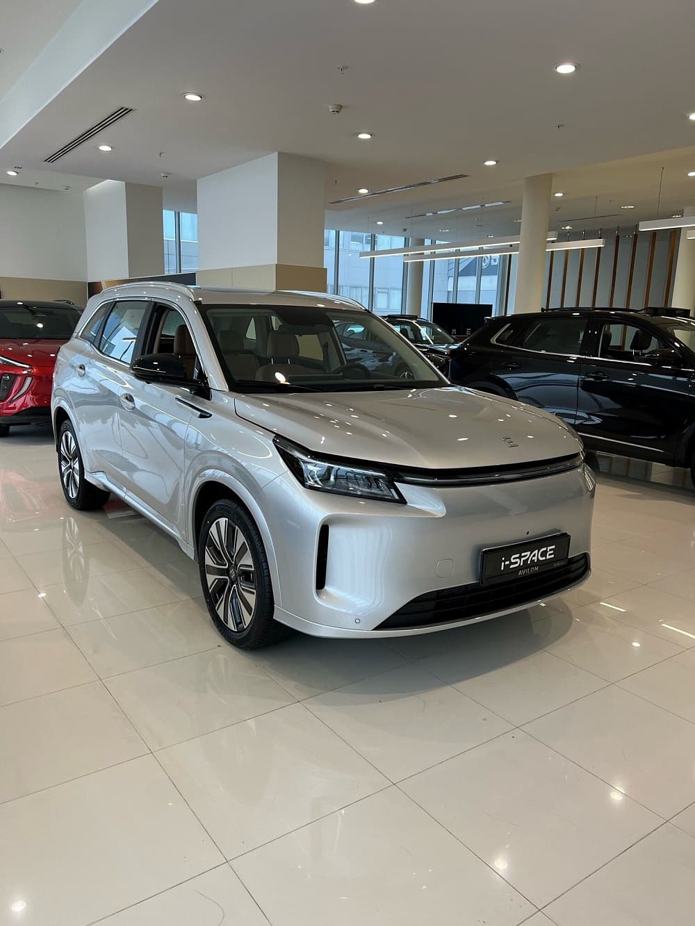 Evolute i-SPACE EDA***2401 Base 5-местная (270 кВт) 4WD в лизинг - 1